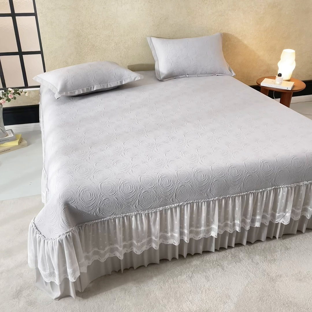 91家纺网 家纺一手货源 找家纺 航途席业 2026新款A类凉感豆豆床裙款凉席三件套-系列七 雾灰玫瑰