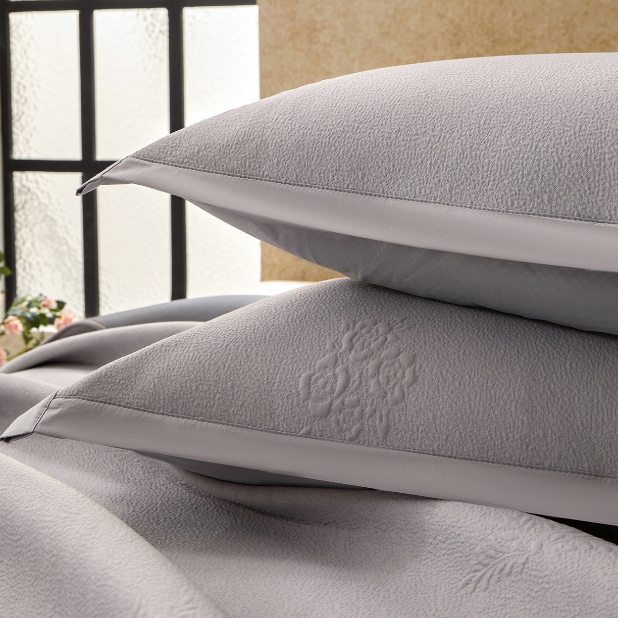 91家纺网 家纺一手货源 找家纺 航途席业 2026新款A类凉感豆豆床裙款凉席三件套-系列七 烟灰团绮