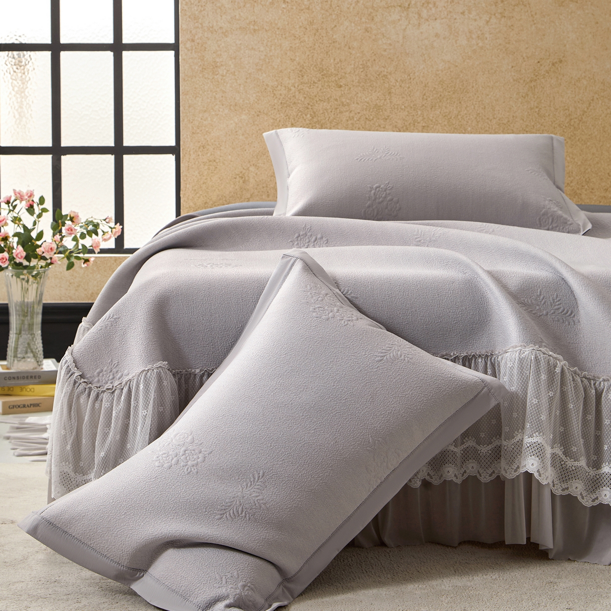 91家纺网 家纺一手货源 找家纺 航途席业 2026新款A类凉感豆豆床裙款凉席三件套-系列七 烟灰团绮