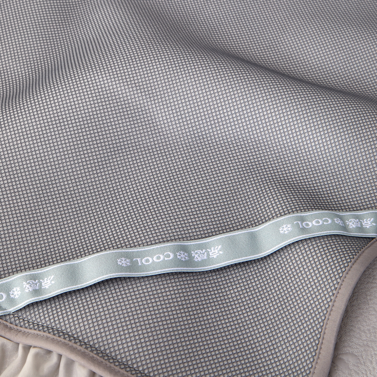 91家纺网 家纺一手货源 找家纺 航途席业 2026新款A类凉感豆豆床裙款凉席三件套-系列七 烟灰团绮