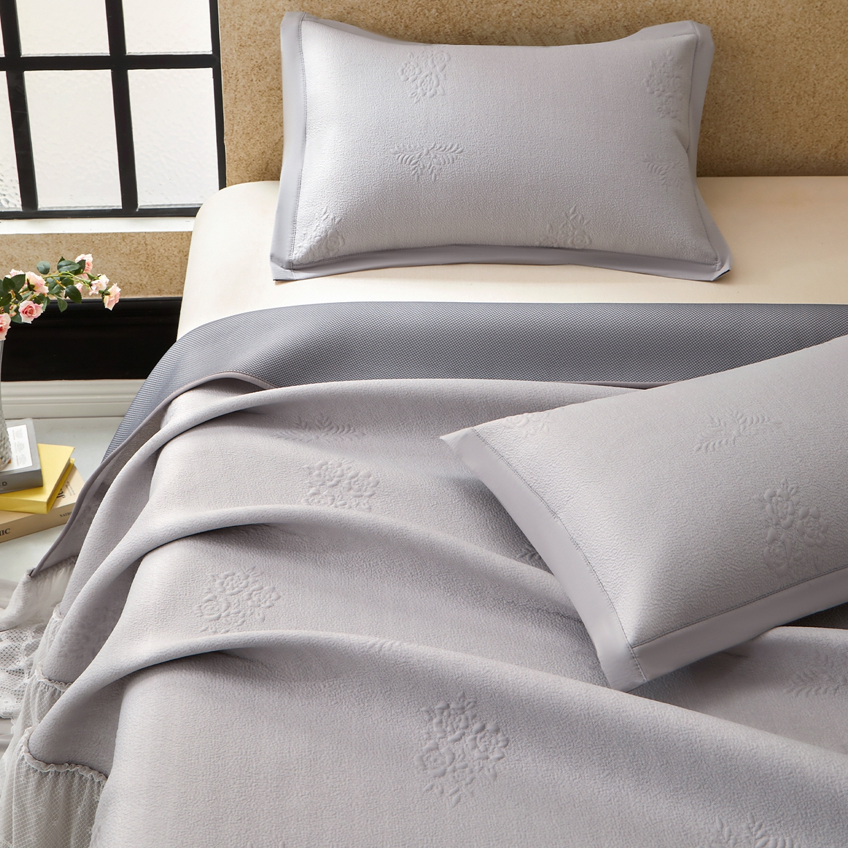 91家纺网 家纺一手货源 找家纺 航途席业 2026新款A类凉感豆豆床裙款凉席三件套-系列七 烟灰团绮