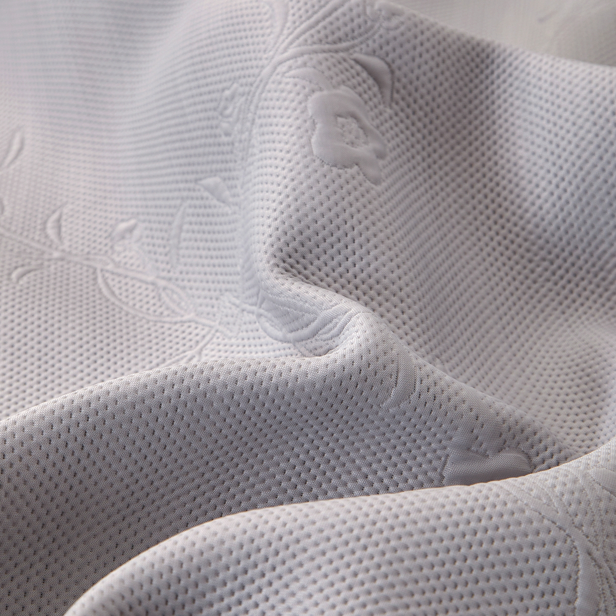 91家纺网 家纺一手货源 找家纺 航途席业 2026新款A类凉感豆豆床裙款凉席三件套-系列七 月灰藤语