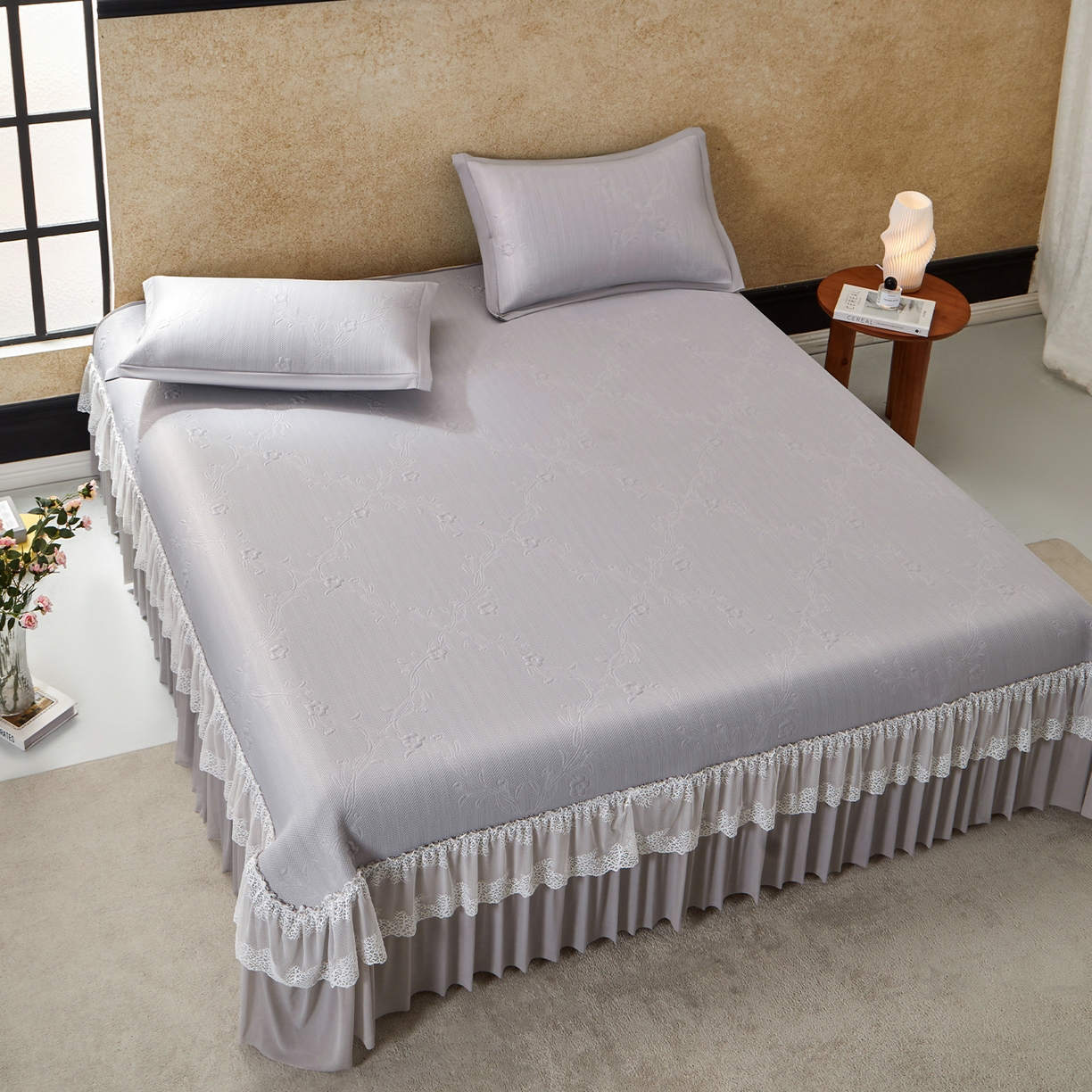 91家纺网 家纺一手货源 找家纺 航途席业 2026新款A类凉感豆豆床裙款凉席三件套-系列七 月灰藤语