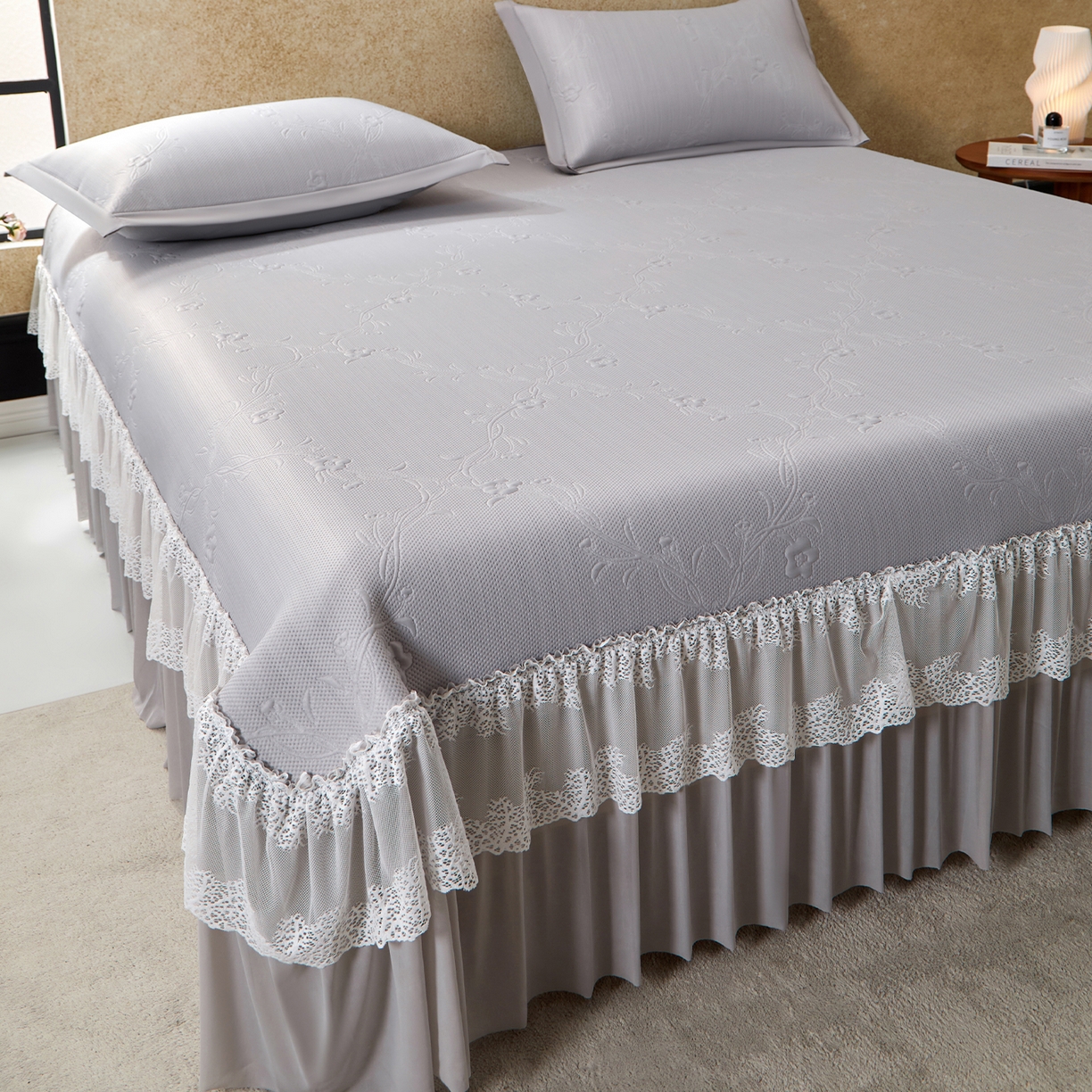 91家纺网 家纺一手货源 找家纺 航途席业 2026新款A类凉感豆豆床裙款凉席三件套-系列七 月灰藤语