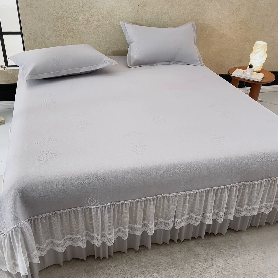 91家纺网 家纺一手货源 找家纺 航途席业 2026新款A类凉感豆豆床裙款凉席三件套-系列七 月灰藤语