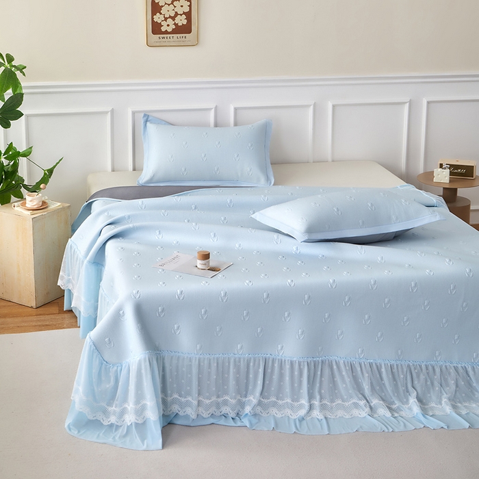 91家纺网 家纺一手货源 找家纺 航途席业 2026新款A类凉感豆豆床裙款凉席三件套-系列七 冰蓝郁金香