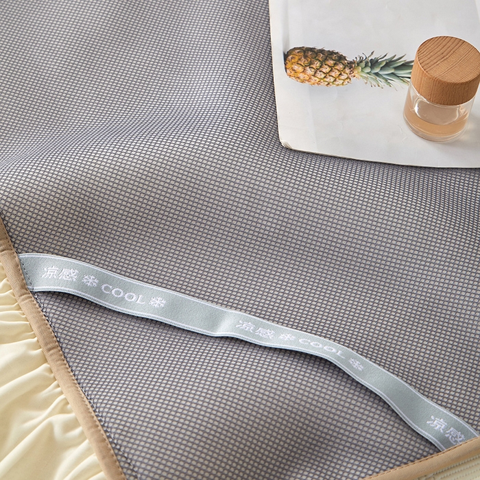 91家纺网 家纺一手货源 找家纺 航途席业 2026新款A类凉感豆豆床裙款凉席三件套-系列七 奶白郁金香