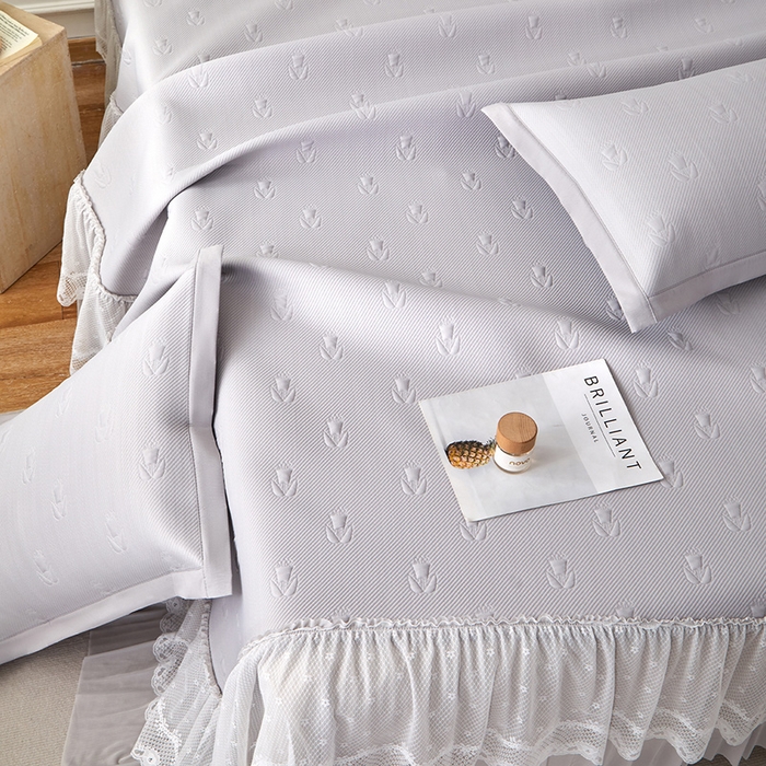 91家纺网 家纺一手货源 找家纺 航途席业 2026新款A类凉感豆豆床裙款凉席三件套-系列七 雾灰郁金香