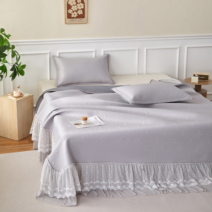 91家纺网 家纺一手货源 找家纺 航途席业 2026新款A类凉感豆豆床裙款凉席三件套-系列七 雾灰郁金香