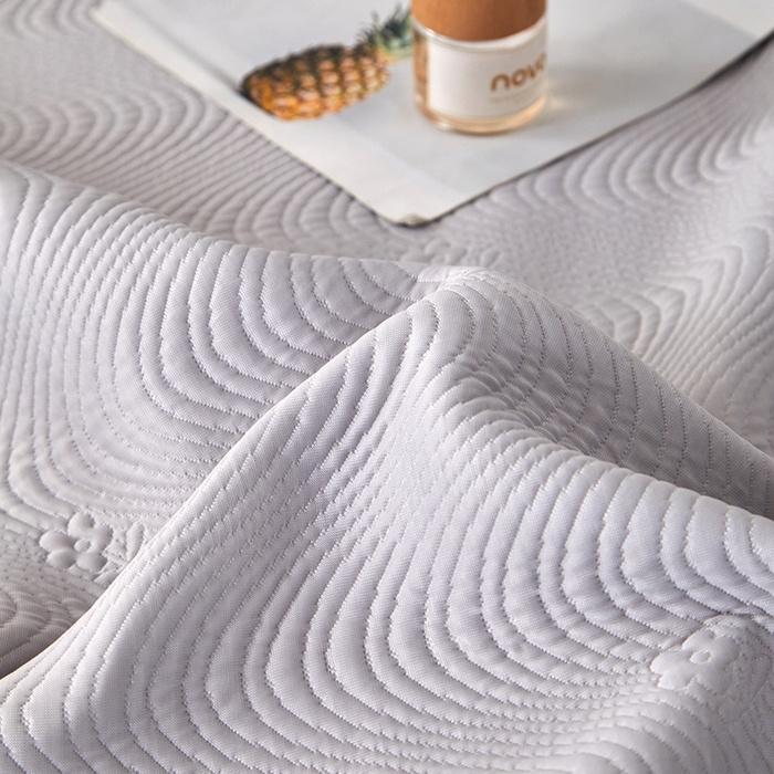 91家纺网 家纺一手货源 找家纺 航途席业 2026新款A类凉感豆豆床裙款凉席三件套-系列七 烟灰织浪