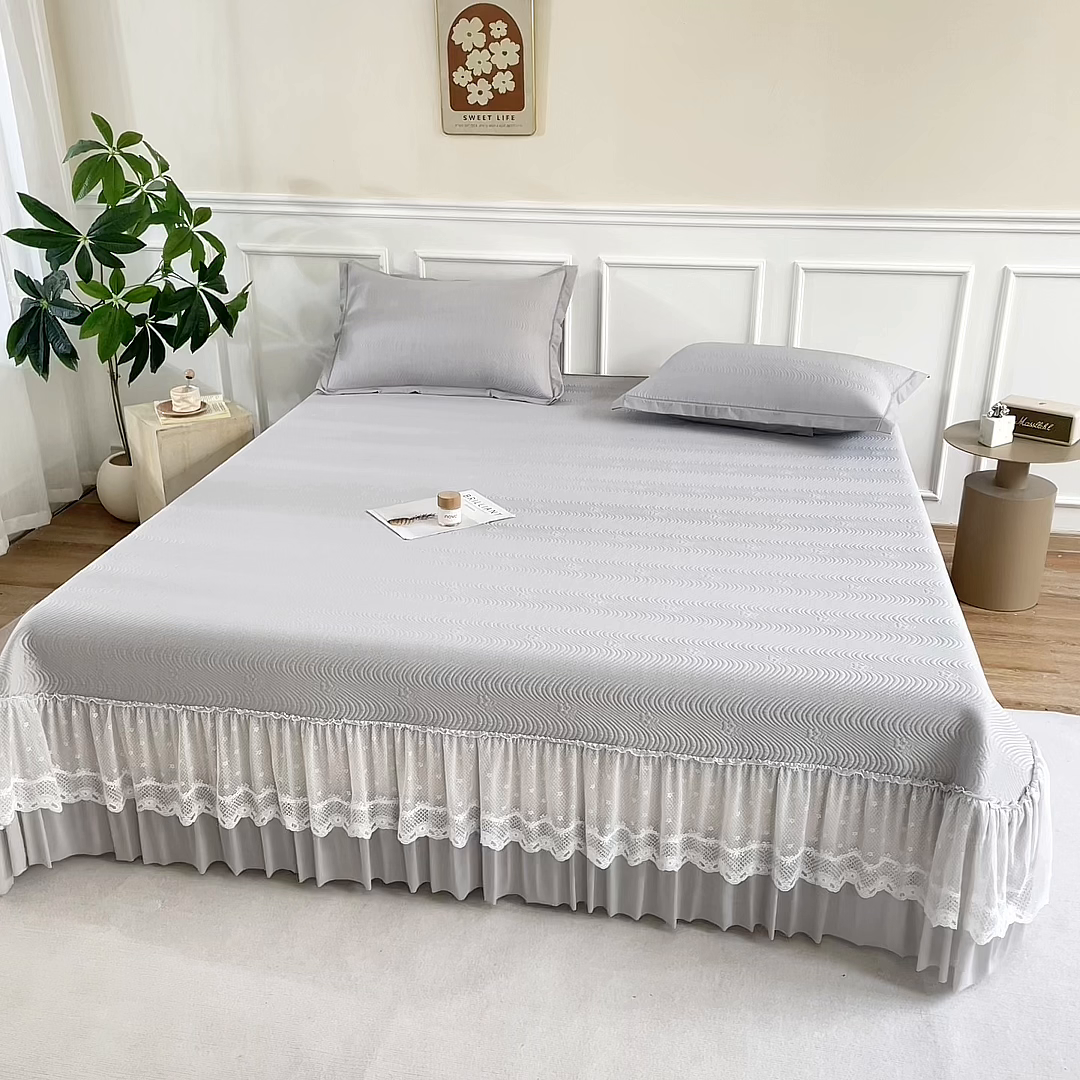 91家纺网 家纺一手货源 找家纺 航途席业 2026新款A类凉感豆豆床裙款凉席三件套-系列七 烟灰织浪