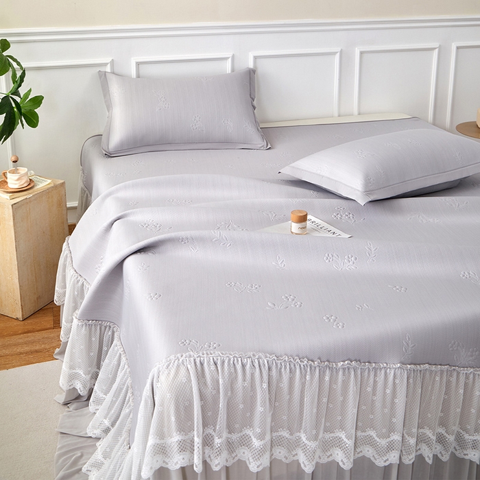 91家纺网 家纺一手货源 找家纺 航途席业 2026新款A类凉感豆豆床裙款凉席三件套-系列七 月灰碎花