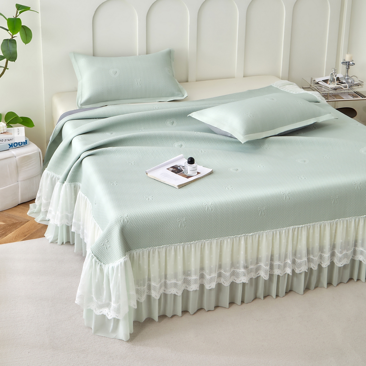 91家纺网 家纺一手货源 找家纺 航途席业 2026新款A类凉感豆豆床裙款凉席三件套-系列七 青柠爱心蝴蝶结