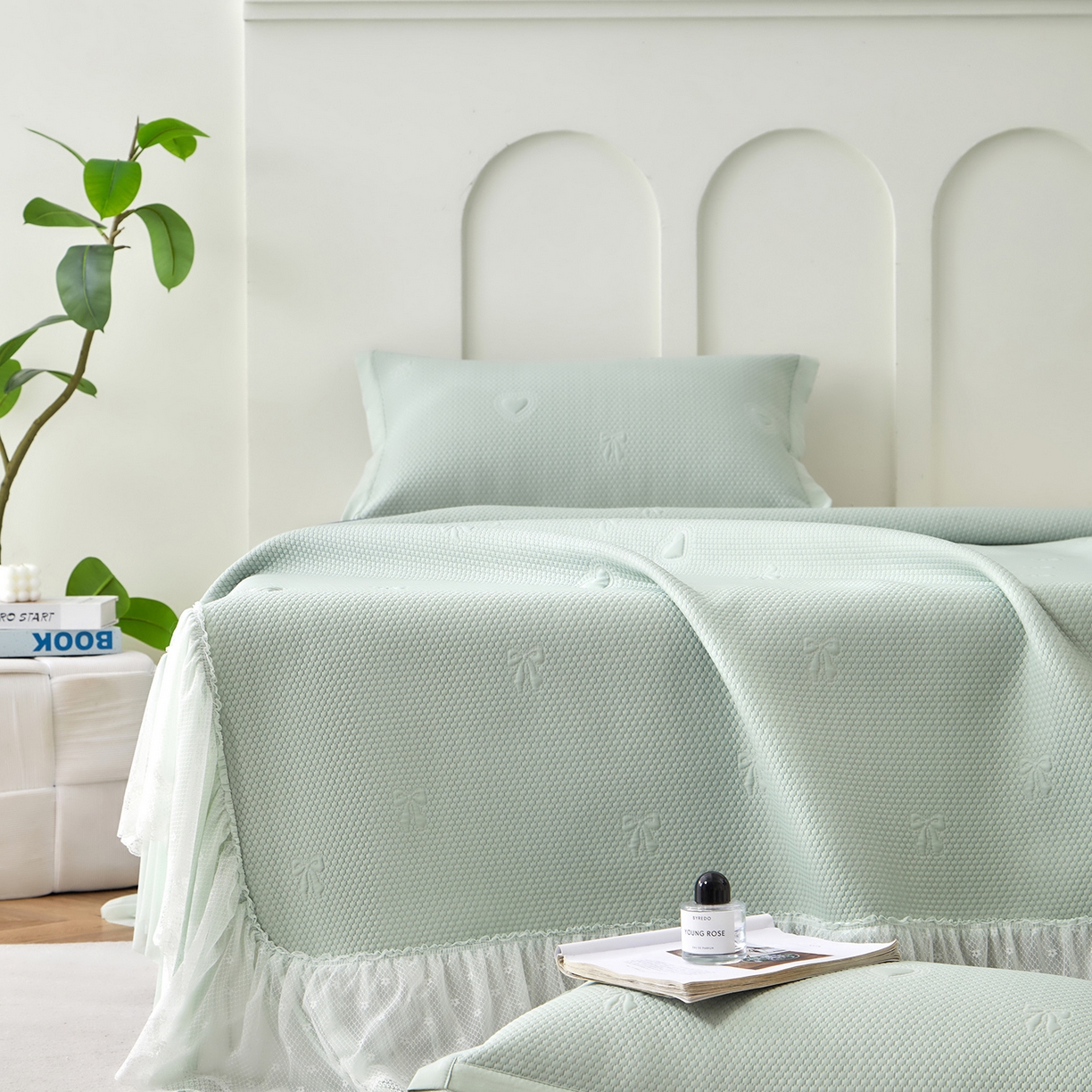 91家纺网 家纺一手货源 找家纺 航途席业 2026新款A类凉感豆豆床裙款凉席三件套-系列七 青柠爱心蝴蝶结