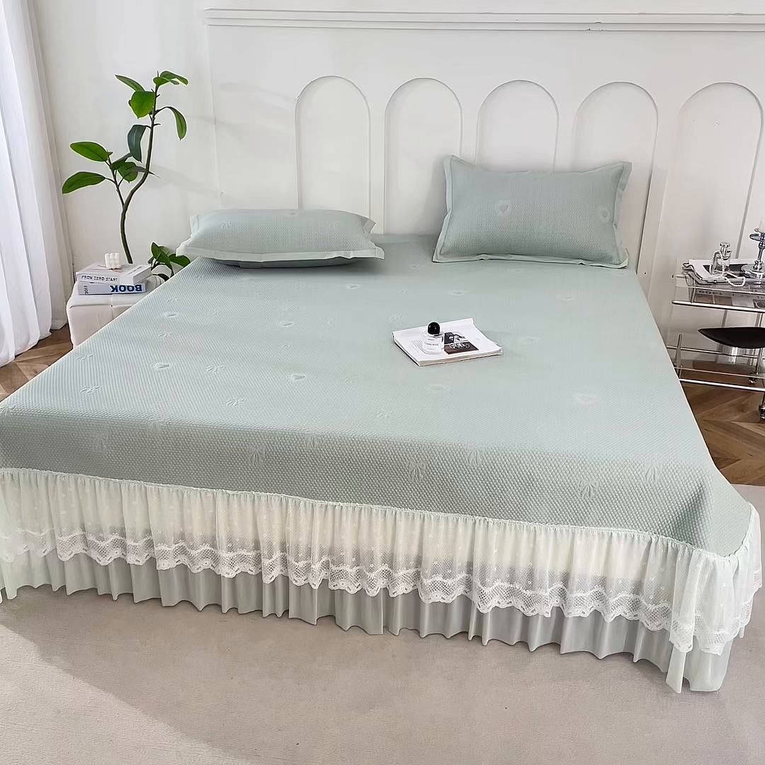 91家纺网 家纺一手货源 找家纺 航途席业 2026新款A类凉感豆豆床裙款凉席三件套-系列七 青柠爱心蝴蝶结