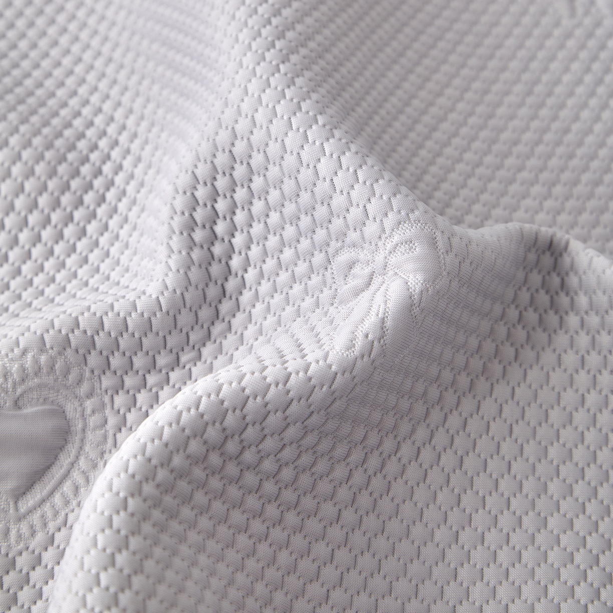 91家纺网 家纺一手货源 找家纺 航途席业 2026新款A类凉感豆豆床裙款凉席三件套-系列七 月灰爱心蝴蝶结