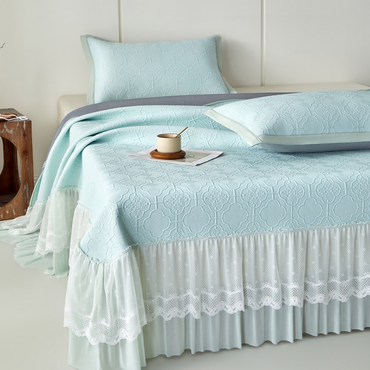 91家纺网 家纺一手货源 找家纺 航途席业 2026新款A类凉感豆豆床裙款凉席三件套-系列七 青澜四叶