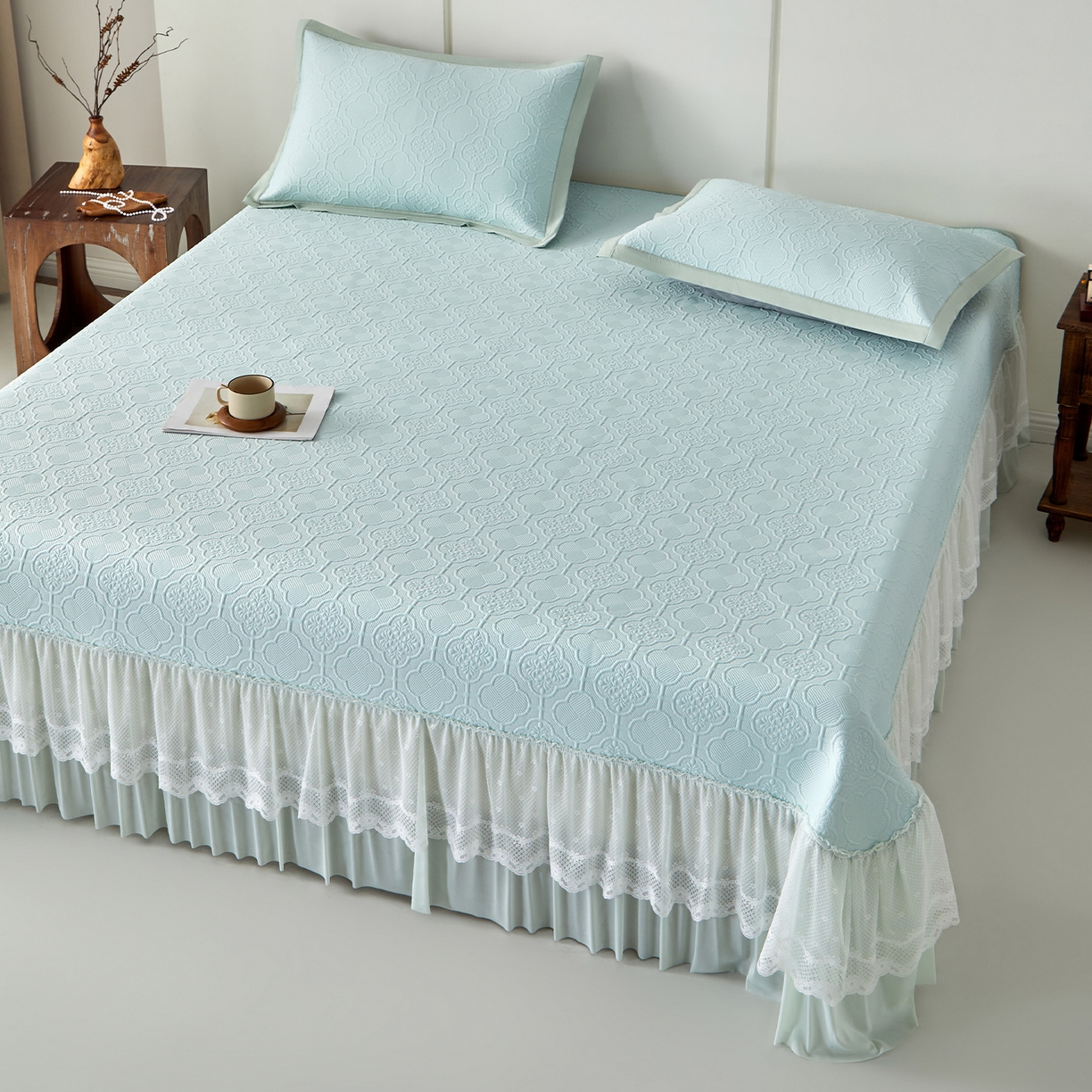 91家纺网 家纺一手货源 找家纺 航途席业 2026新款A类凉感豆豆床裙款凉席三件套-系列七 青澜四叶