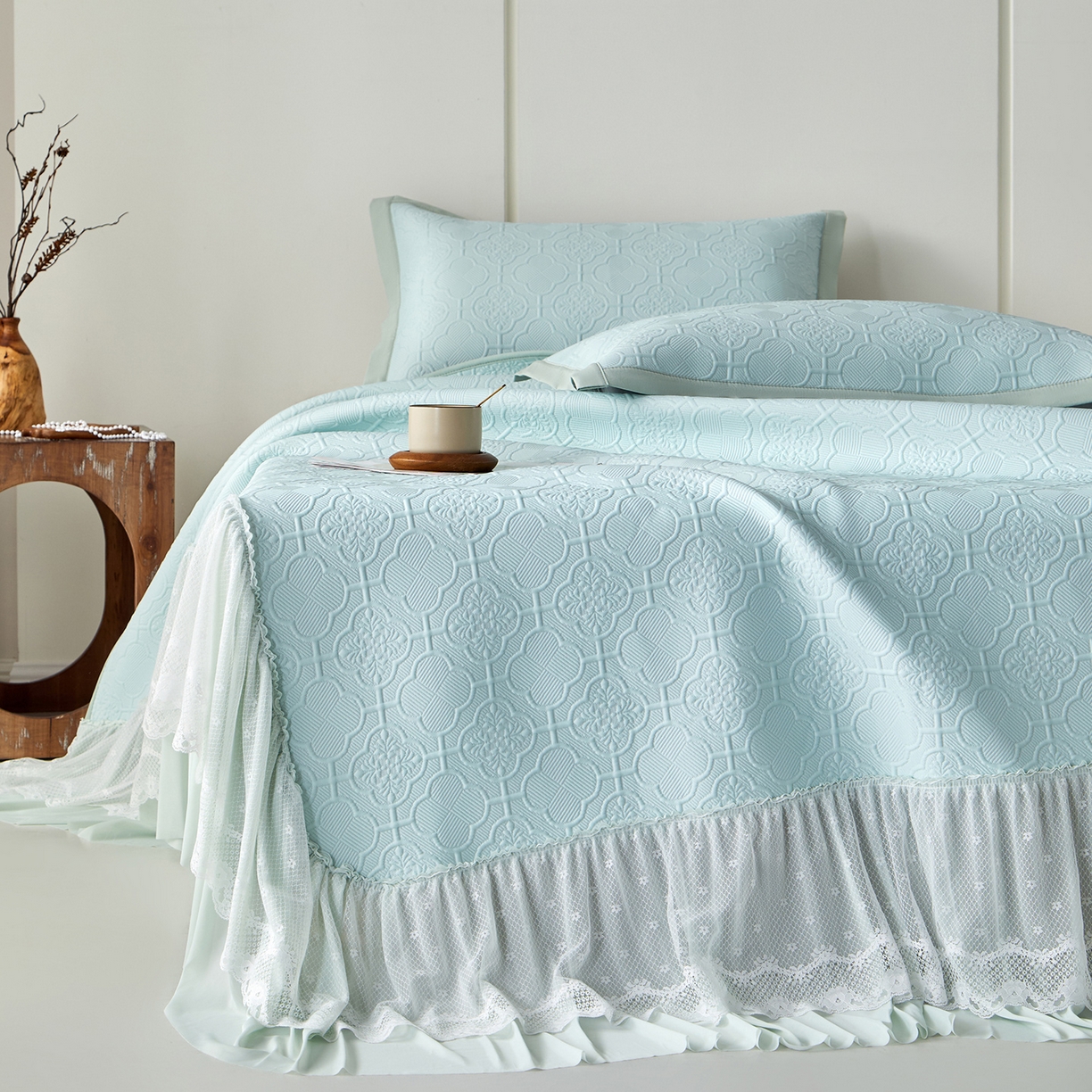 91家纺网 家纺一手货源 找家纺 航途席业 2026新款A类凉感豆豆床裙款凉席三件套-系列七 青澜四叶