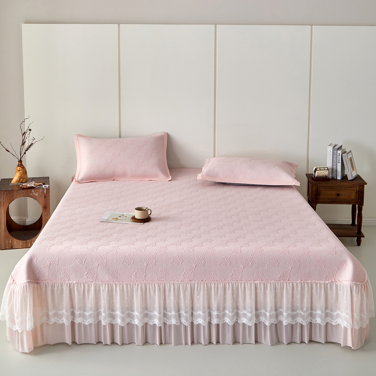 91家纺网 家纺一手货源 找家纺 航途席业 2026新款A类凉感豆豆床裙款凉席三件套-系列七 柔粉花韵