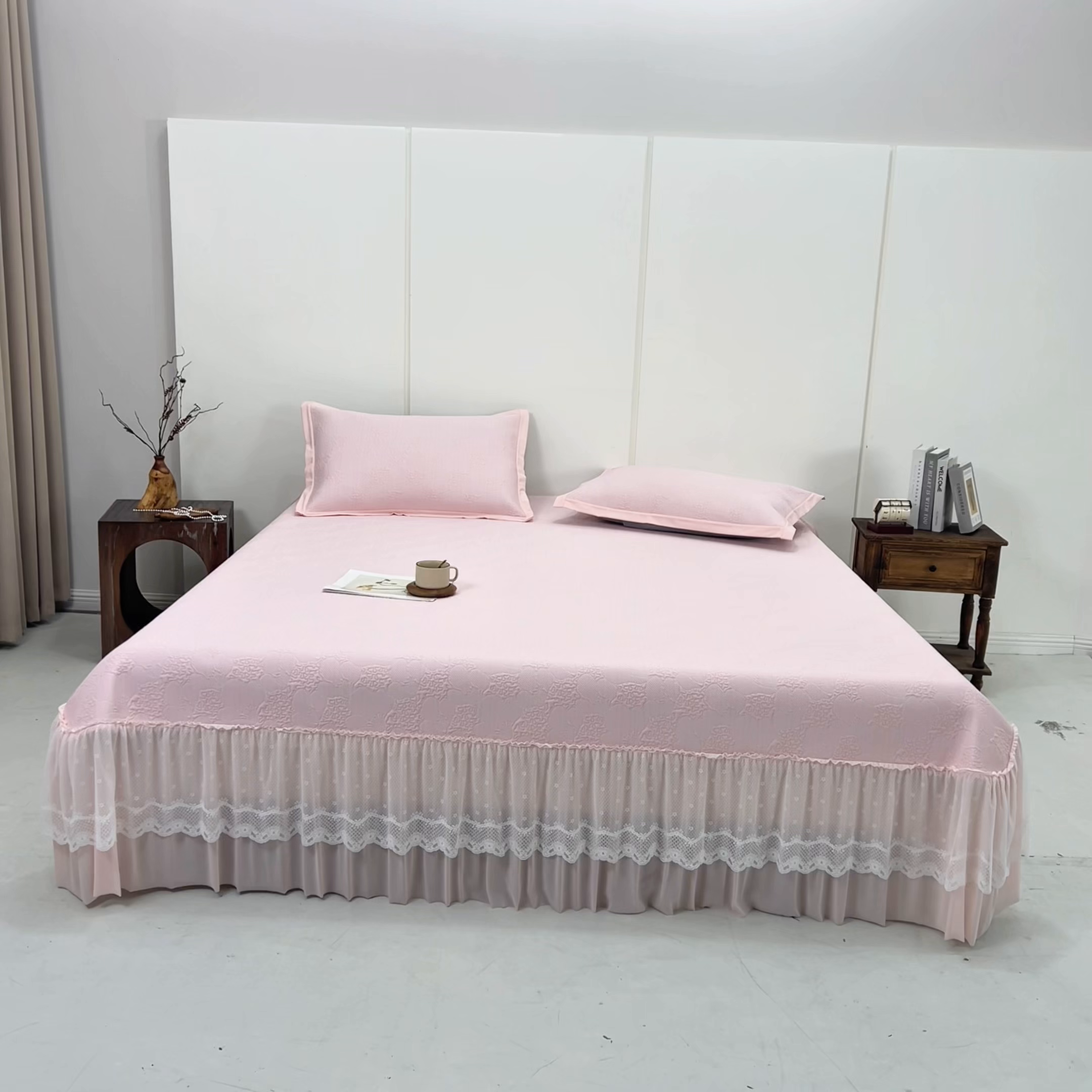 91家纺网 家纺一手货源 找家纺 航途席业 2026新款A类凉感豆豆床裙款凉席三件套-系列七 柔粉花韵