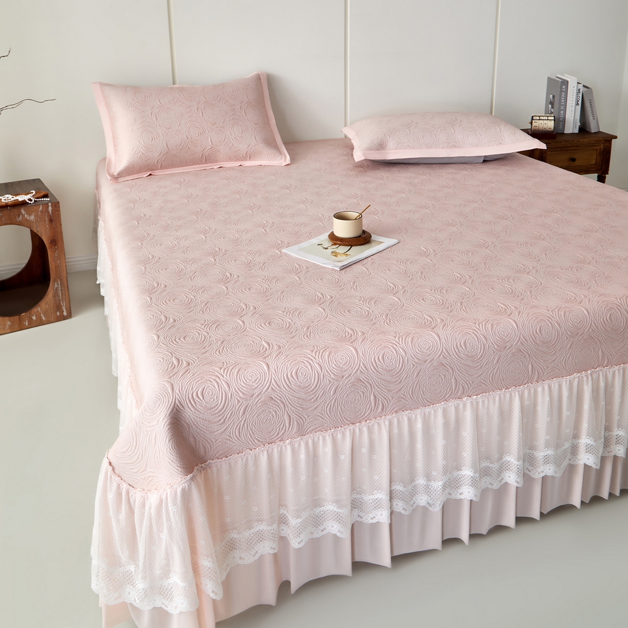 91家纺网 家纺一手货源 找家纺 航途席业 2026新款A类凉感豆豆床裙款凉席三件套-系列七 樱粉玫瑰