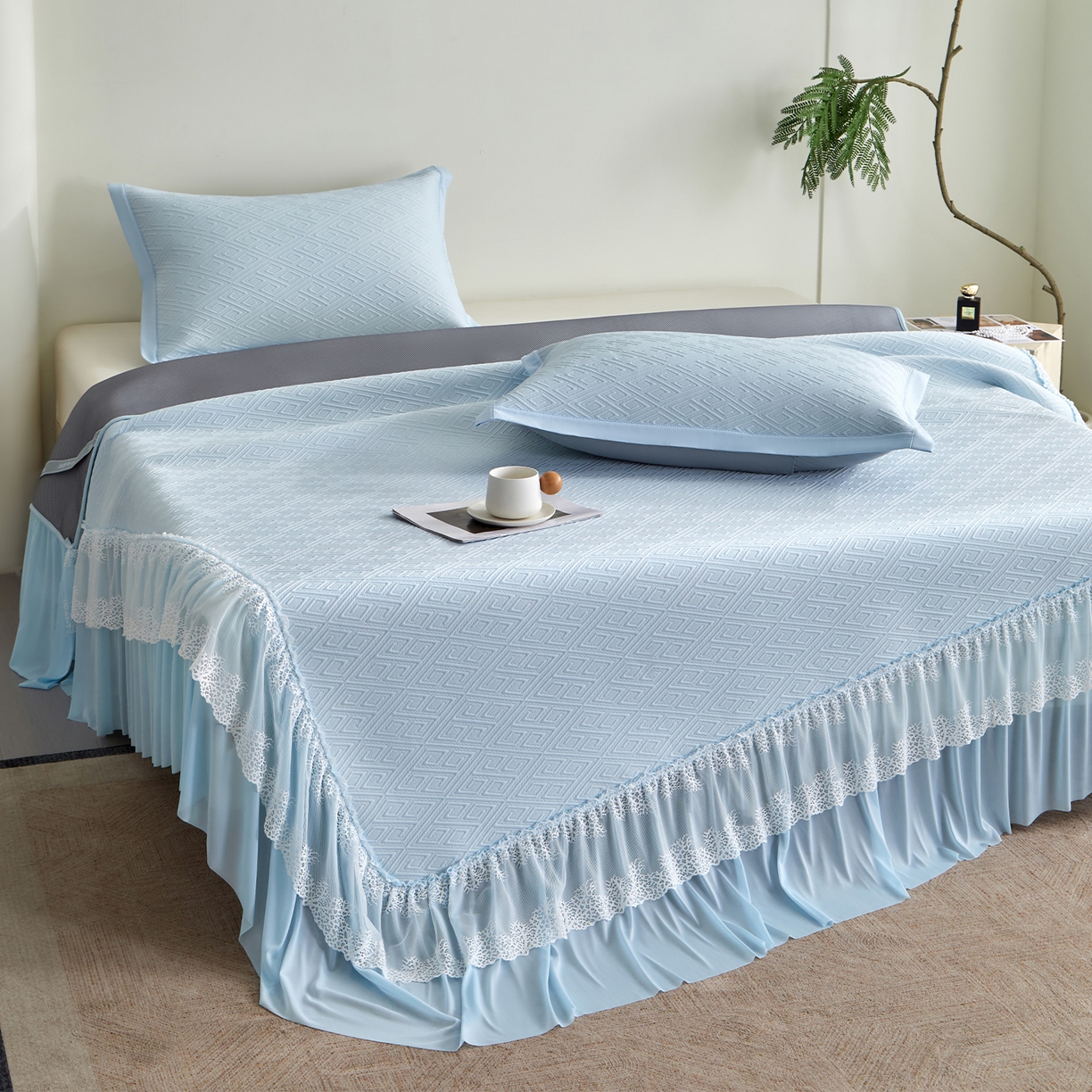 91家纺网 家纺一手货源 找家纺 航途席业 2026新款A类凉感豆豆床裙款凉席三件套-系列六 蓝纱叶羽