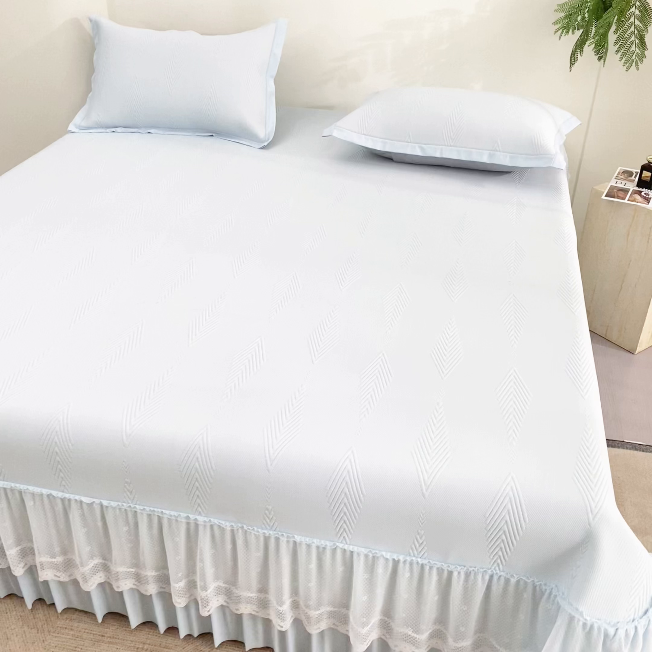 91家纺网 家纺一手货源 找家纺 航途席业 2026新款A类凉感豆豆床裙款凉席三件套-系列六 蓝纱叶羽