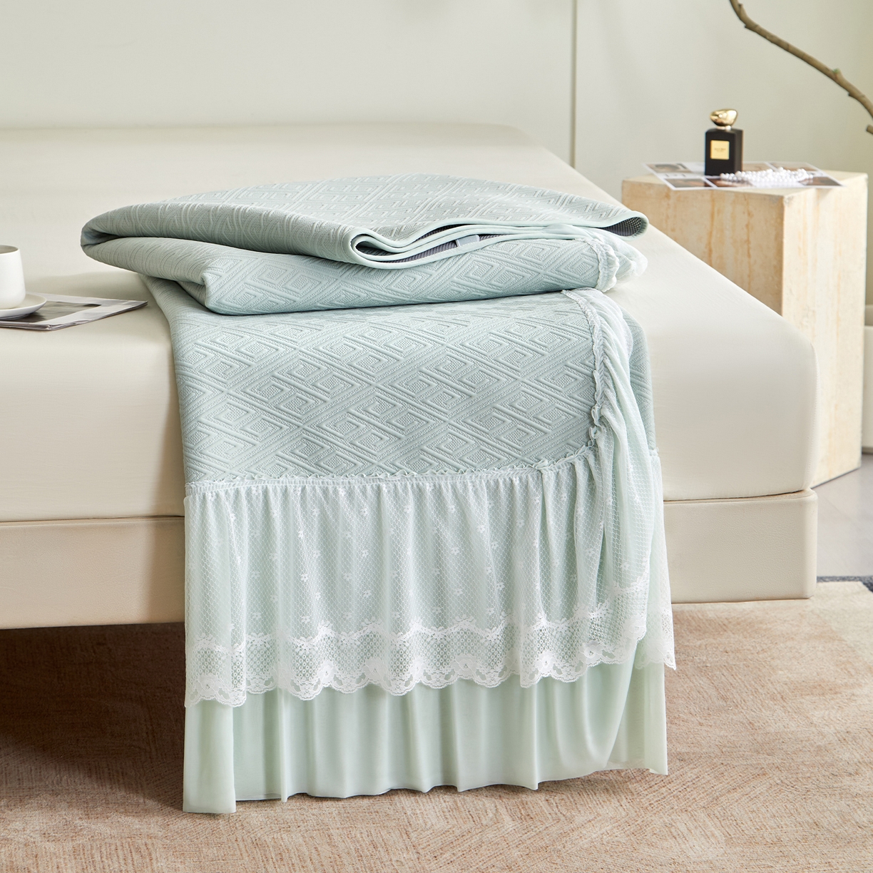 91家纺网 家纺一手货源 找家纺 航途席业 2026新款A类凉感豆豆床裙款凉席三件套-系列六 浅青回韵