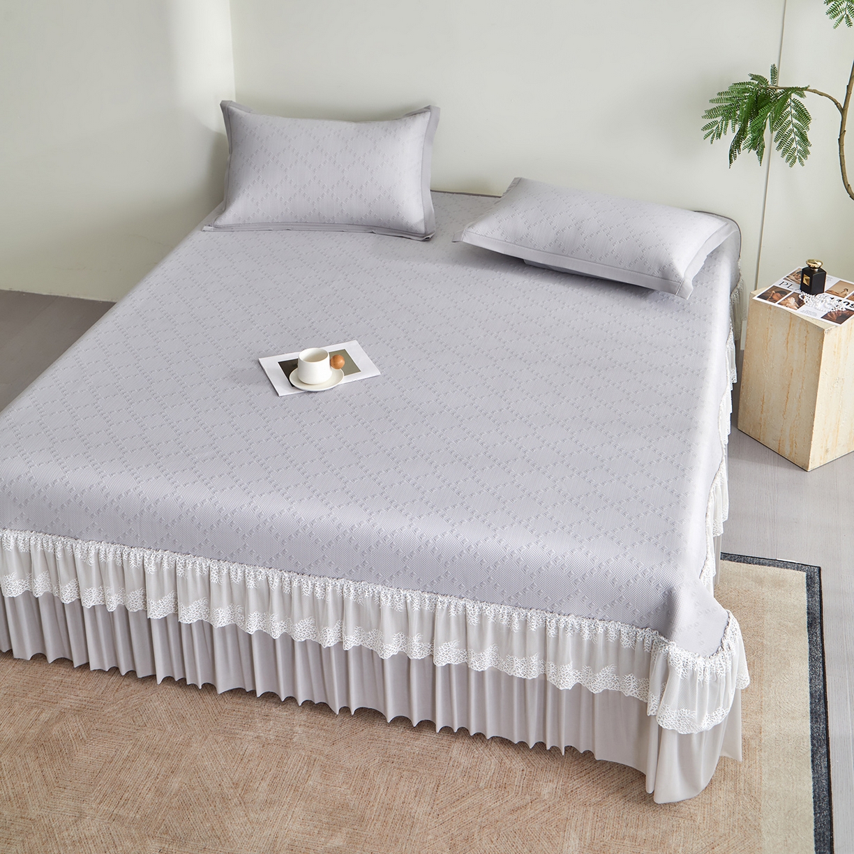 91家纺网 家纺一手货源 找家纺 航途席业 2026新款A类凉感豆豆床裙款凉席三件套-系列六 烟灰菱格