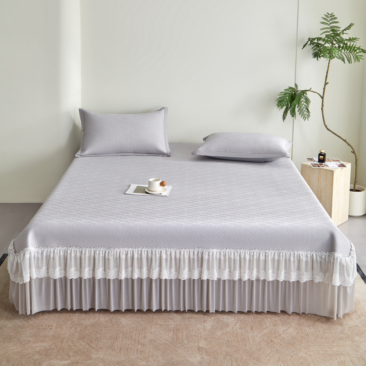 91家纺网 家纺一手货源 找家纺 航途席业 2026新款A类凉感豆豆床裙款凉席三件套-系列六 月灰回韵