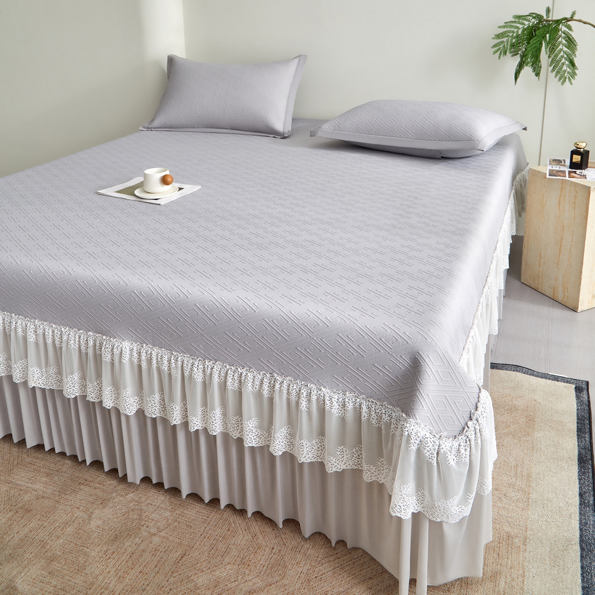 91家纺网 家纺一手货源 找家纺 航途席业 2026新款A类凉感豆豆床裙款凉席三件套-系列六 月灰回韵