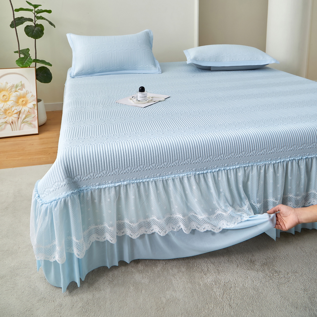 91家纺网 家纺一手货源 找家纺 航途席业 2026新款A类凉感豆豆床裙款凉席三件套-系列五 冰蓝绮梦