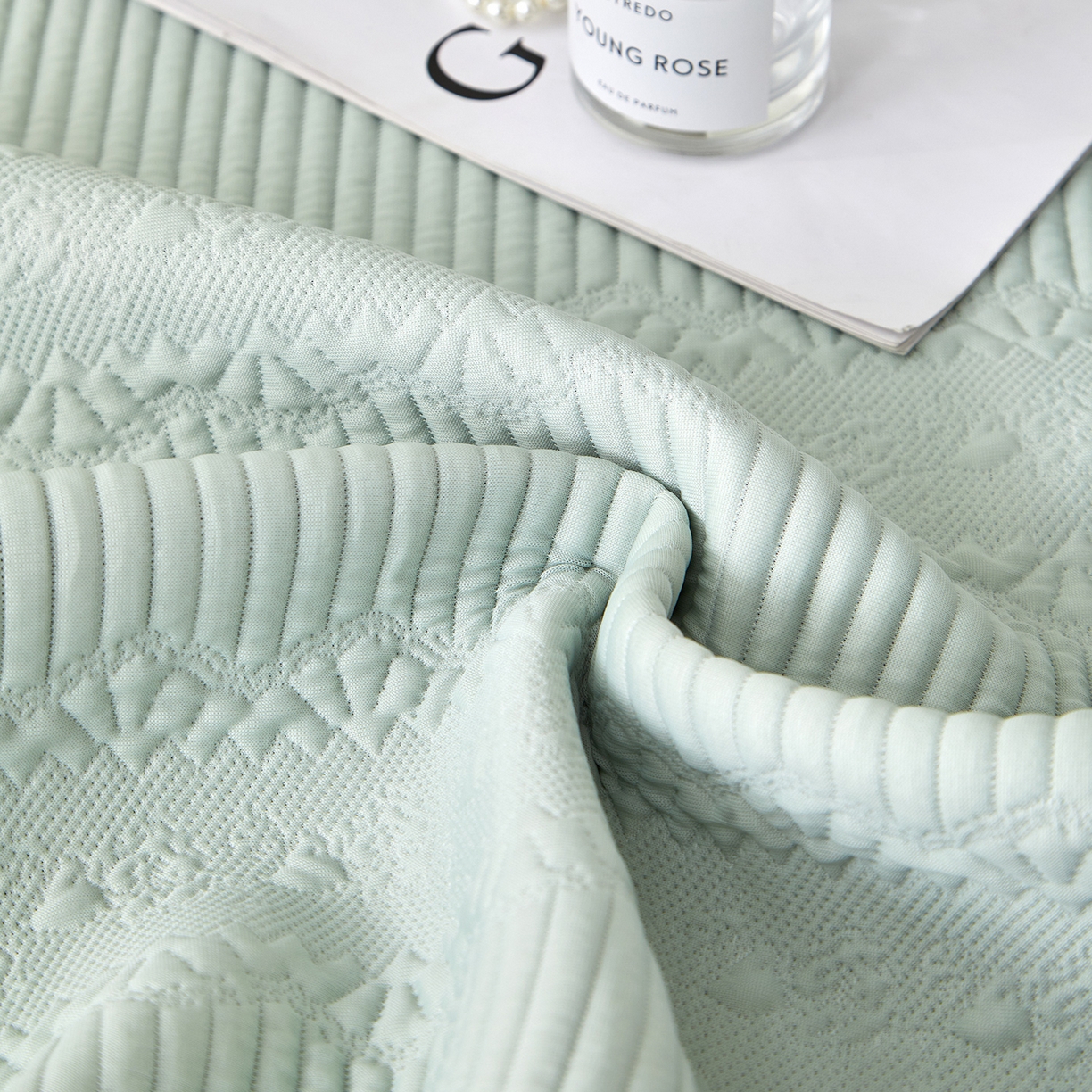 91家纺网 家纺一手货源 找家纺 航途席业 2026新款A类凉感豆豆床裙款凉席三件套-系列五 青柠绮梦