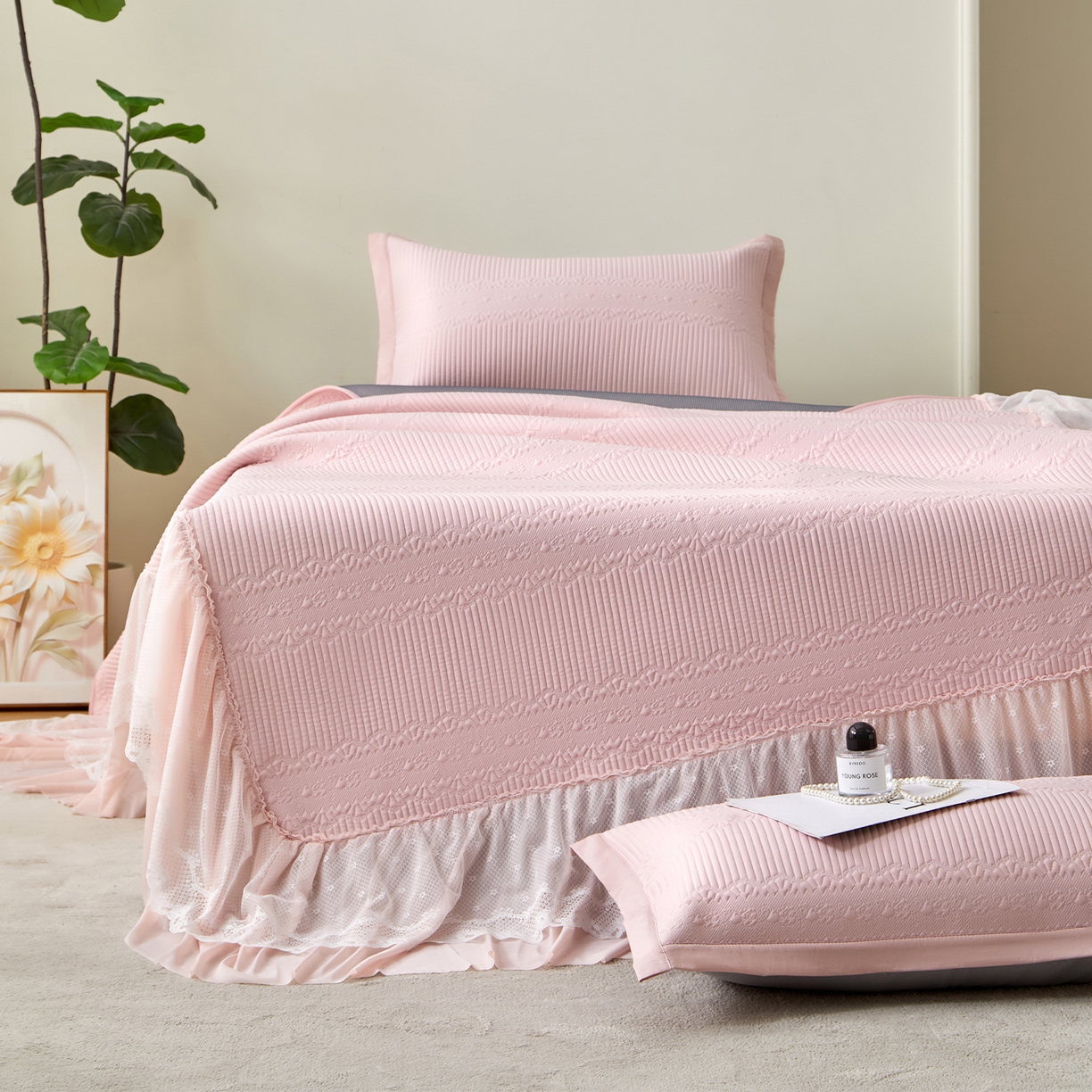 91家纺网 家纺一手货源 找家纺 航途席业 2026新款A类凉感豆豆床裙款凉席三件套-系列五 樱粉绮梦