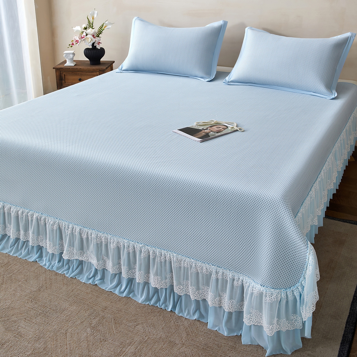 91家纺网 家纺一手货源 找家纺 航途席业 2026新款A类凉感豆豆床裙款凉席三件套-系列四 冰蓝星絮