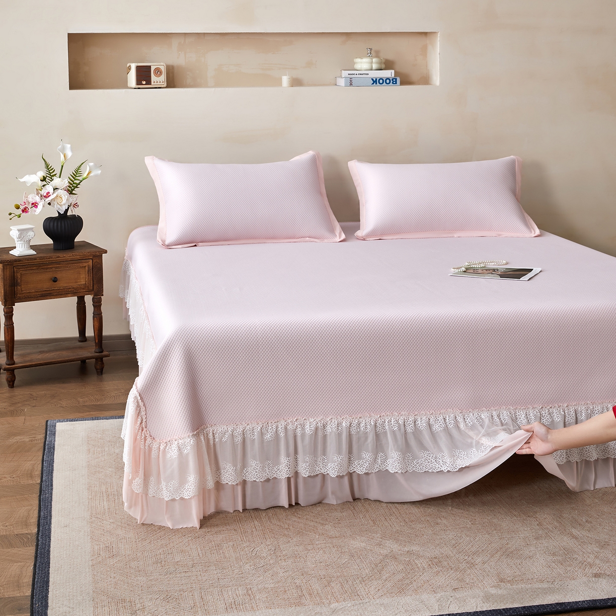 91家纺网 家纺一手货源 找家纺 航途席业 2026新款A类凉感豆豆床裙款凉席三件套-系列四 浅粉星絮