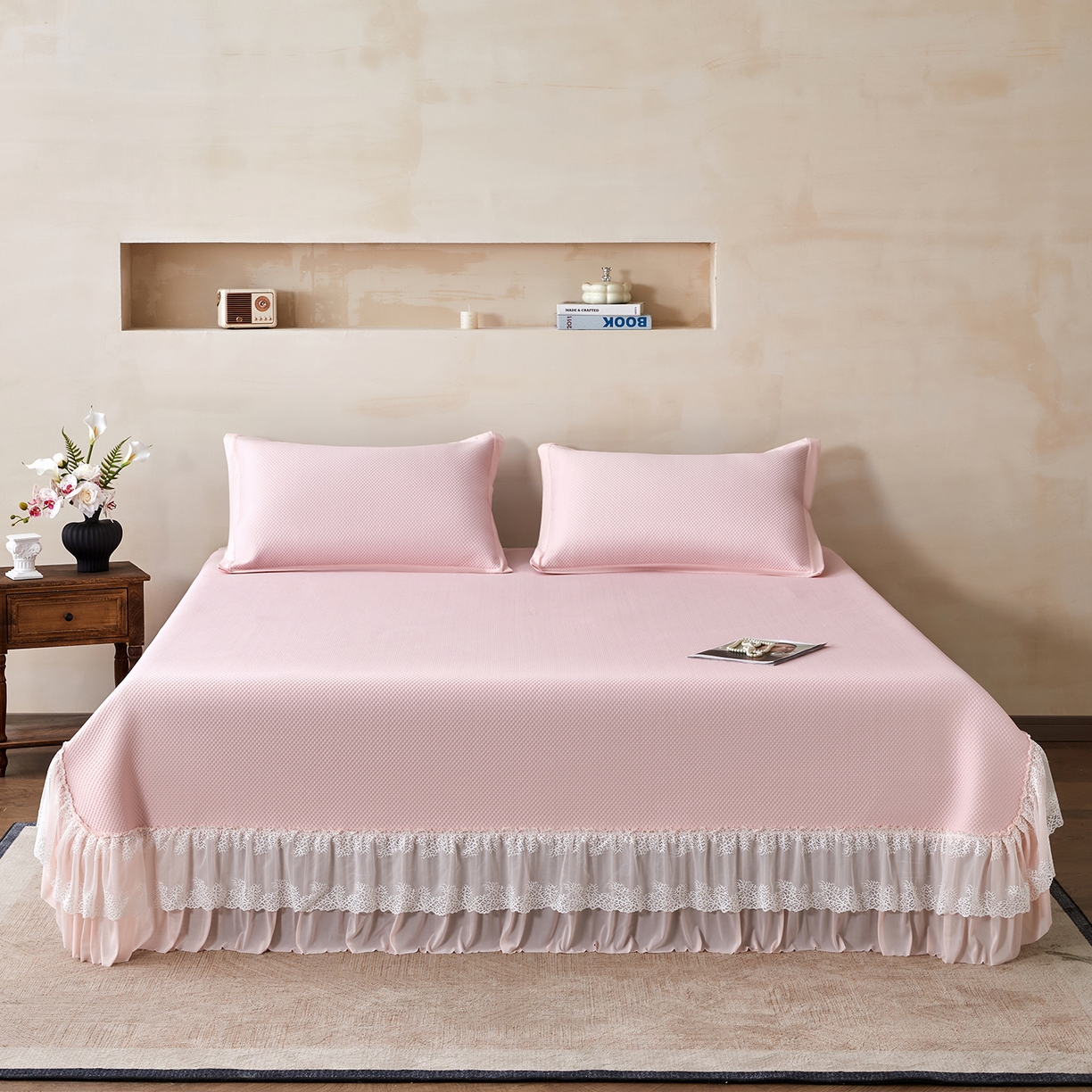 91家纺网 家纺一手货源 找家纺 航途席业 2026新款A类凉感豆豆床裙款凉席三件套-系列四 柔粉星絮