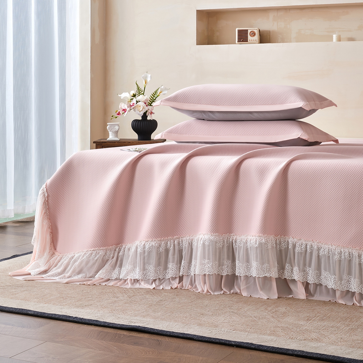 91家纺网 家纺一手货源 找家纺 航途席业 2026新款A类凉感豆豆床裙款凉席三件套-系列四 柔粉星絮