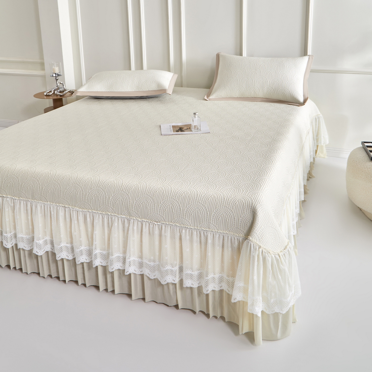 91家纺网 家纺一手货源 找家纺 航途席业 2026新款A类凉感豆豆床裙款凉席三件套-系列三 奶白浪影