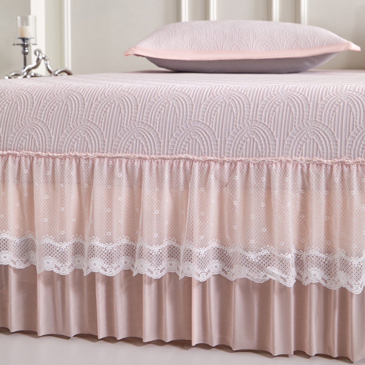 91家纺网 家纺一手货源 找家纺 航途席业 2026新款A类凉感豆豆床裙款凉席三件套-系列三 浅粉浪影