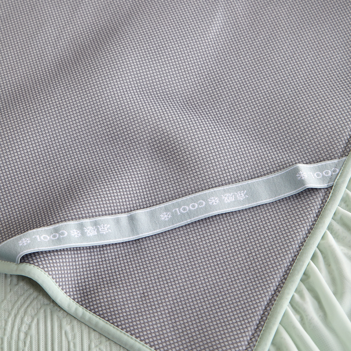 91家纺网 家纺一手货源 找家纺 航途席业 2026新款A类凉感豆豆床裙款凉席三件套-系列三 青柠浪影