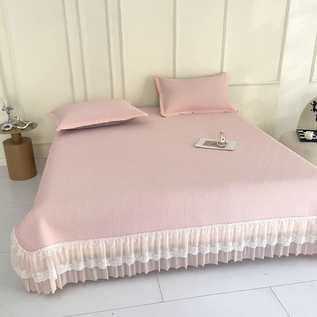 91家纺网 家纺一手货源 找家纺 航途席业 2026新款A类凉感豆豆床裙款凉席三件套-系列三 柔粉浪影