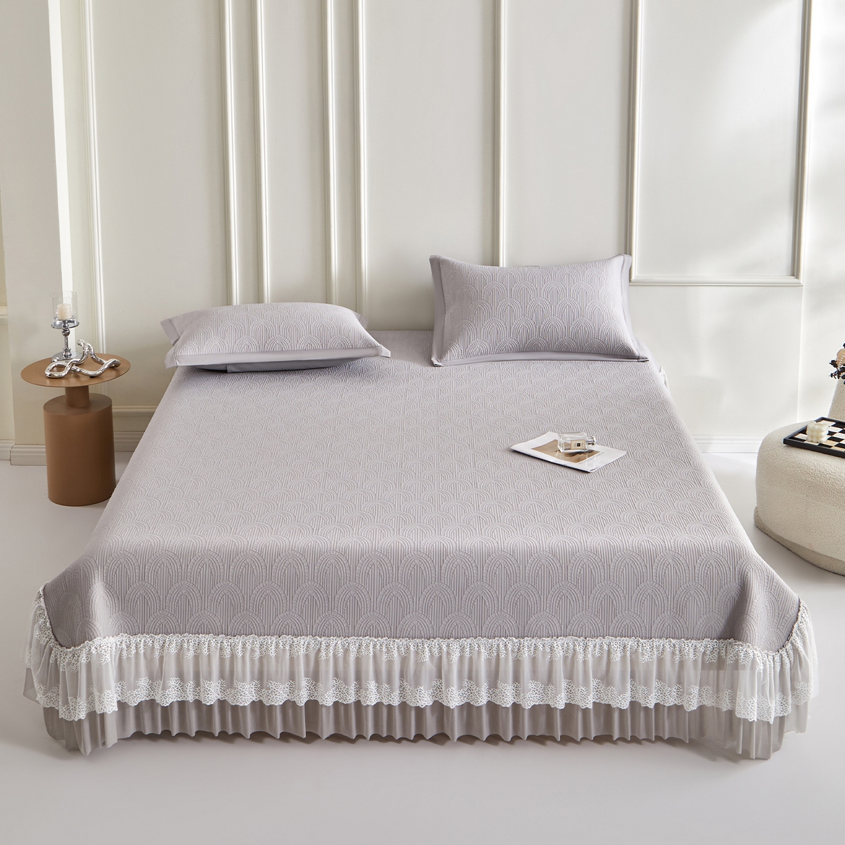 91家纺网 家纺一手货源 找家纺 航途席业 2026新款A类凉感豆豆床裙款凉席三件套-系列三 雾灰浪影