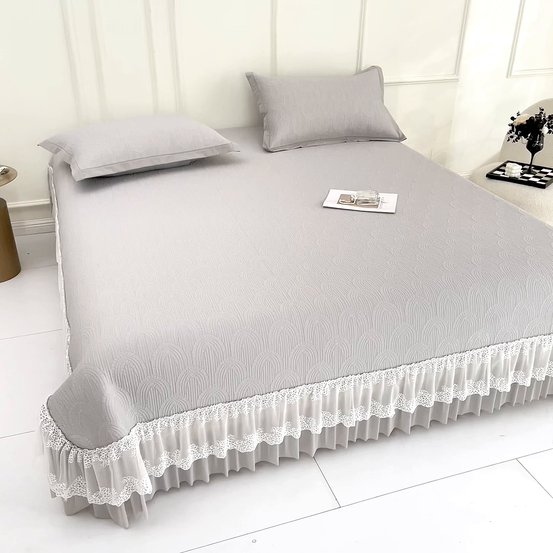 91家纺网 家纺一手货源 找家纺 航途席业 2026新款A类凉感豆豆床裙款凉席三件套-系列三 雾灰浪影