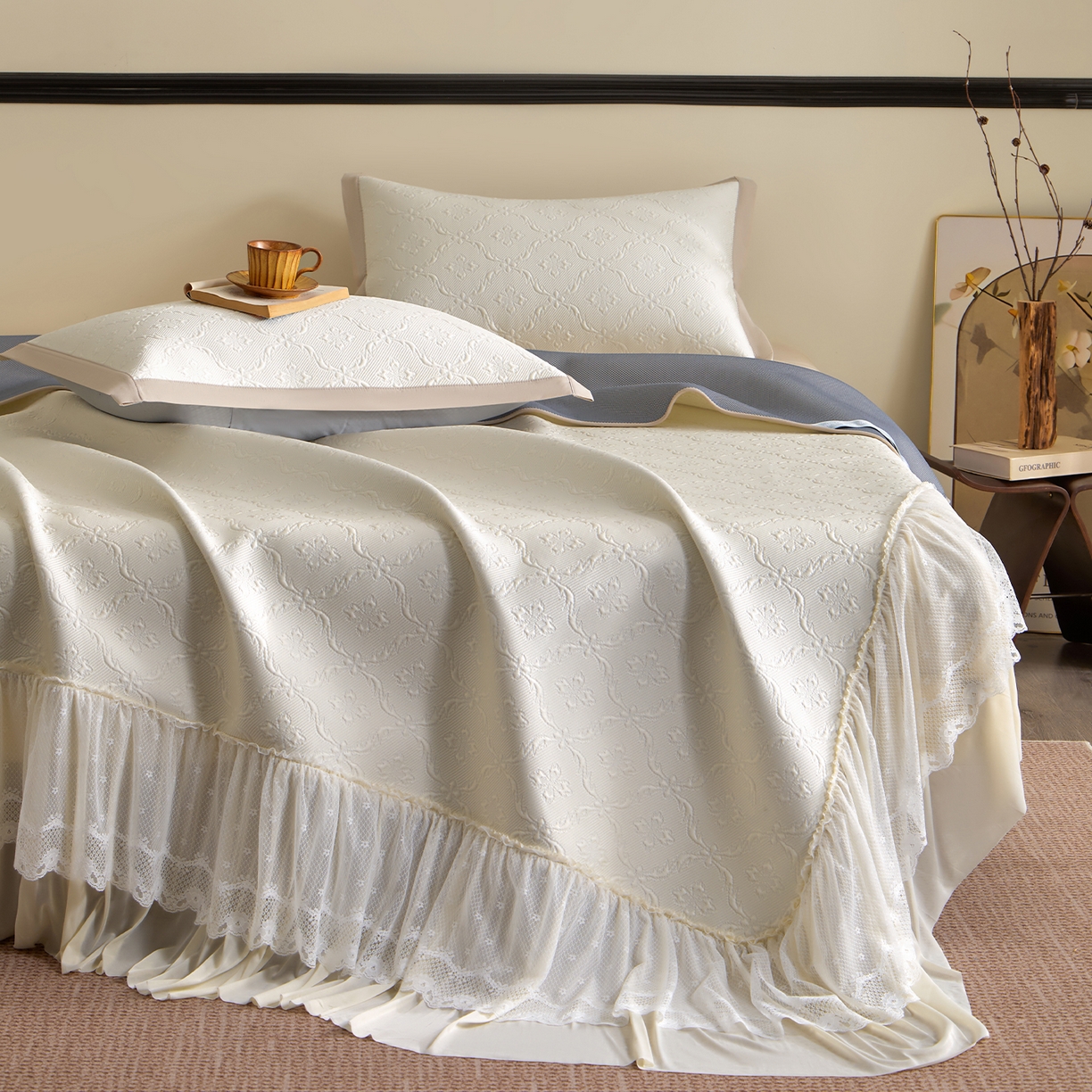 航途席业 2026新款A类凉感豆豆床裙款凉席三件套-系列二 奶白鎏纹