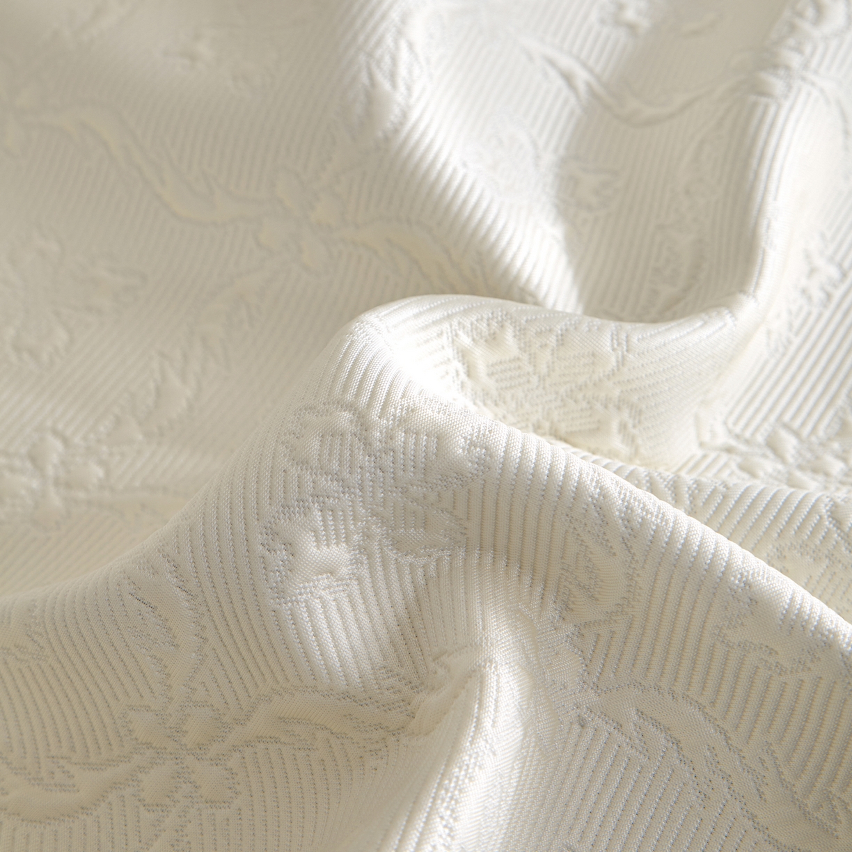 91家纺网 家纺一手货源 找家纺 航途席业 2026新款A类凉感豆豆床裙款凉席三件套-系列二 奶白鎏纹