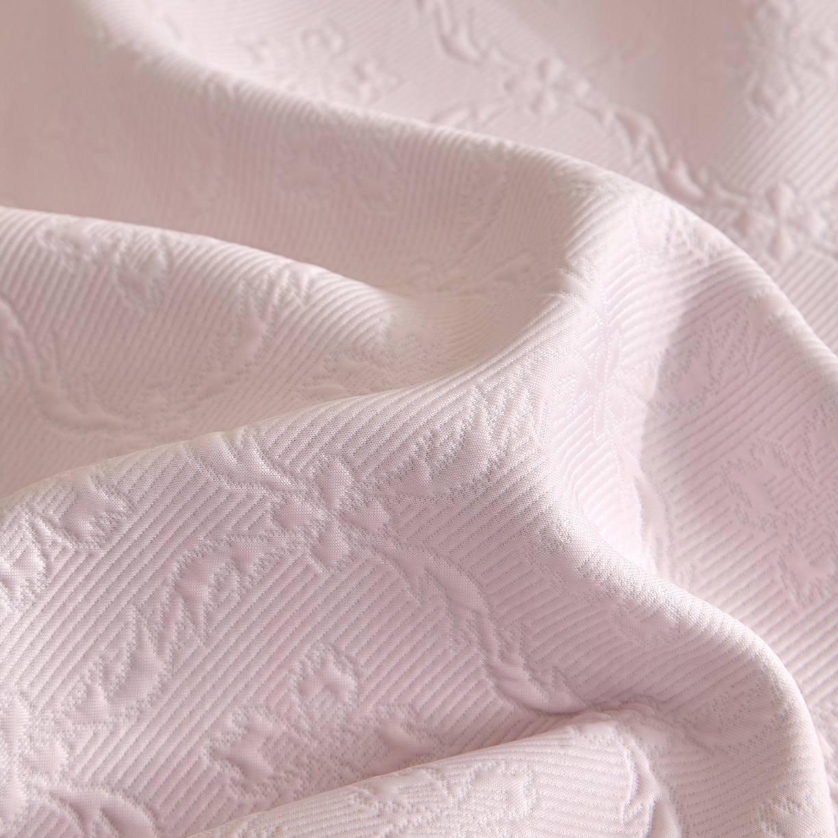 91家纺网 家纺一手货源 找家纺 航途席业 2026新款A类凉感豆豆床裙款凉席三件套-系列二 浅粉鎏纹