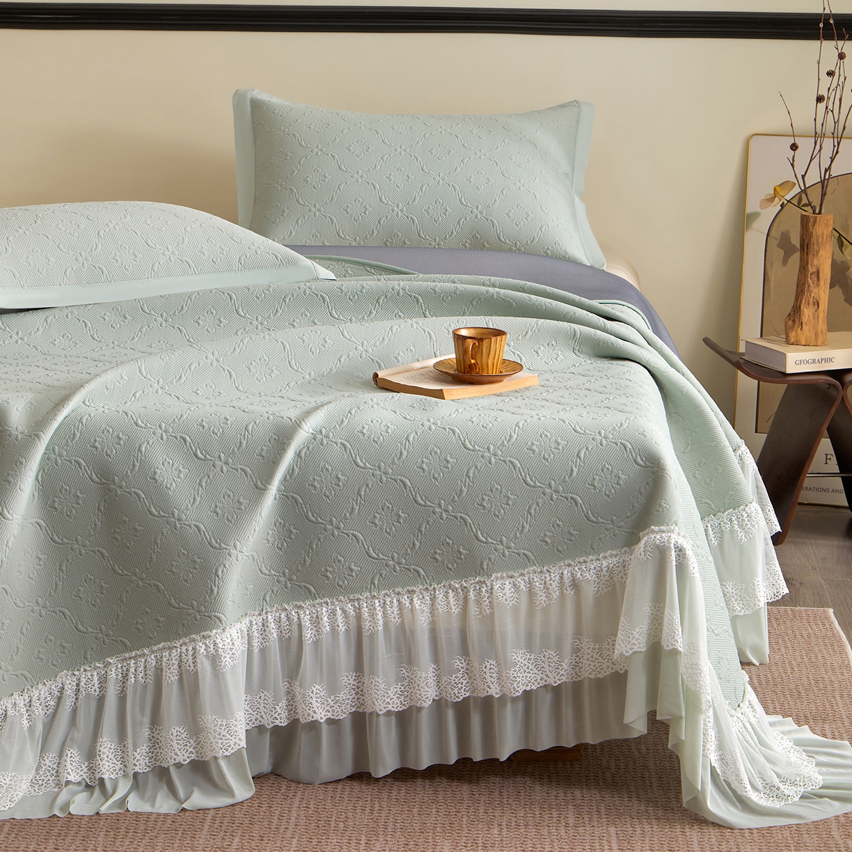 91家纺网 家纺一手货源 找家纺 航途席业 2026新款A类凉感豆豆床裙款凉席三件套-系列二 青柠鎏纹