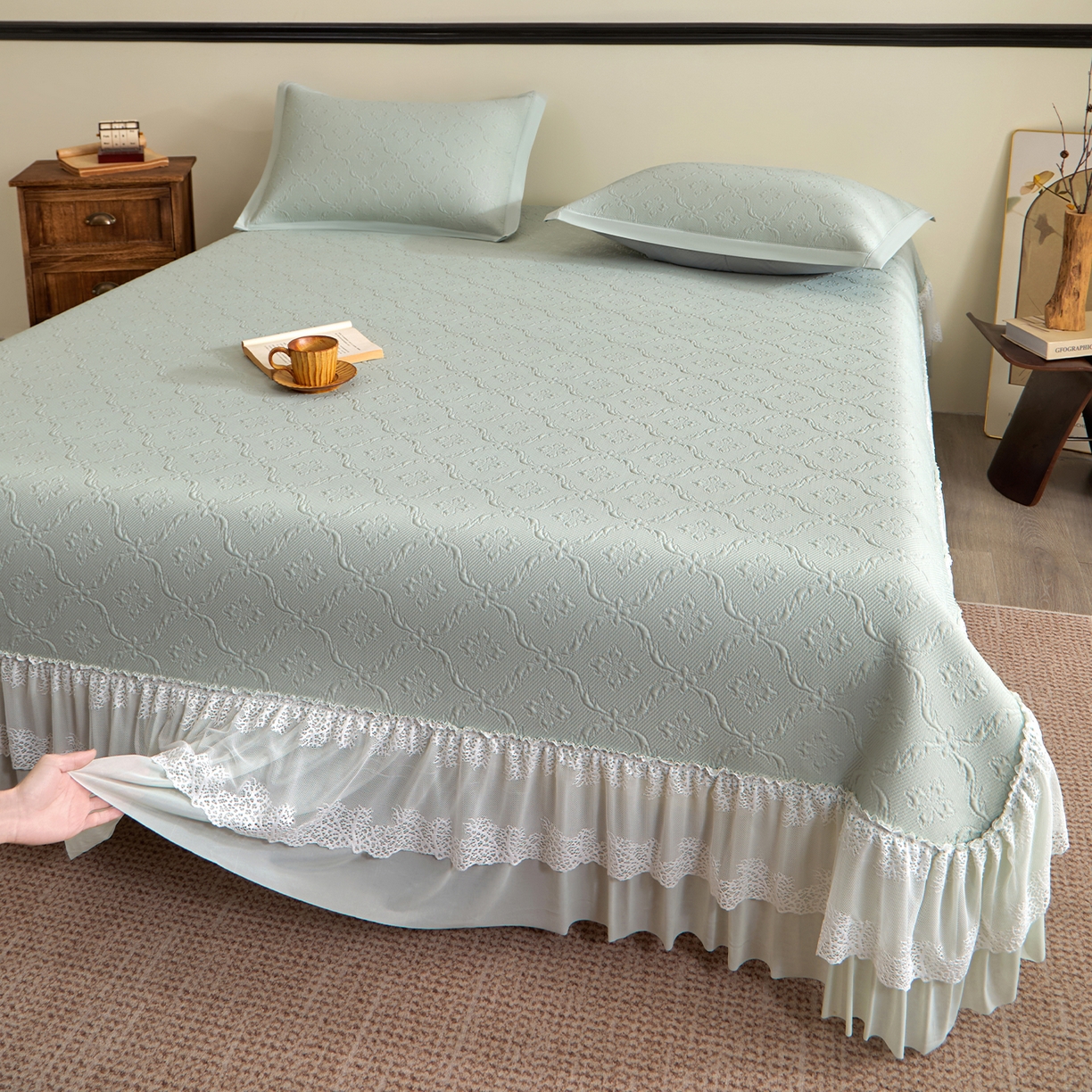 91家纺网 家纺一手货源 找家纺 航途席业 2026新款A类凉感豆豆床裙款凉席三件套-系列二 青柠鎏纹